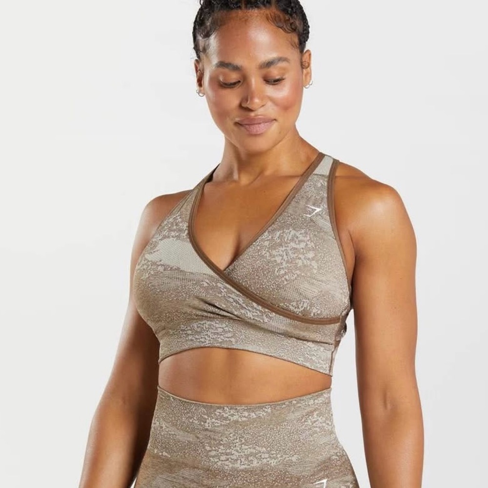 Gymshark Adapt Camo Seamless Sports Bra in Beige / Brown Size S